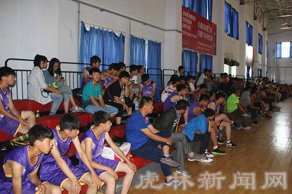 如何在快攻中合理分配场上位置?_0